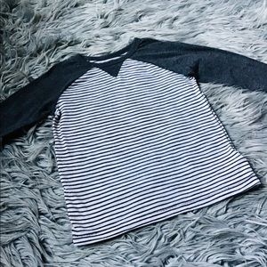 Old Navy Gray Striped Raglan Tee